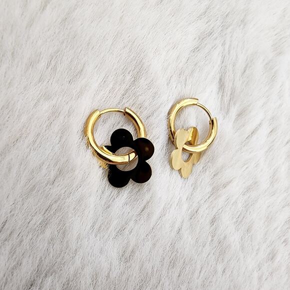 NEW Elegant Gold Clover Flower Huggie Hoop Earrings - Picture 7 of 12